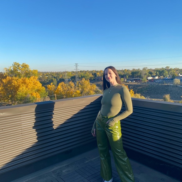 Meet your Posher, Hannah - Picture 6 of 6